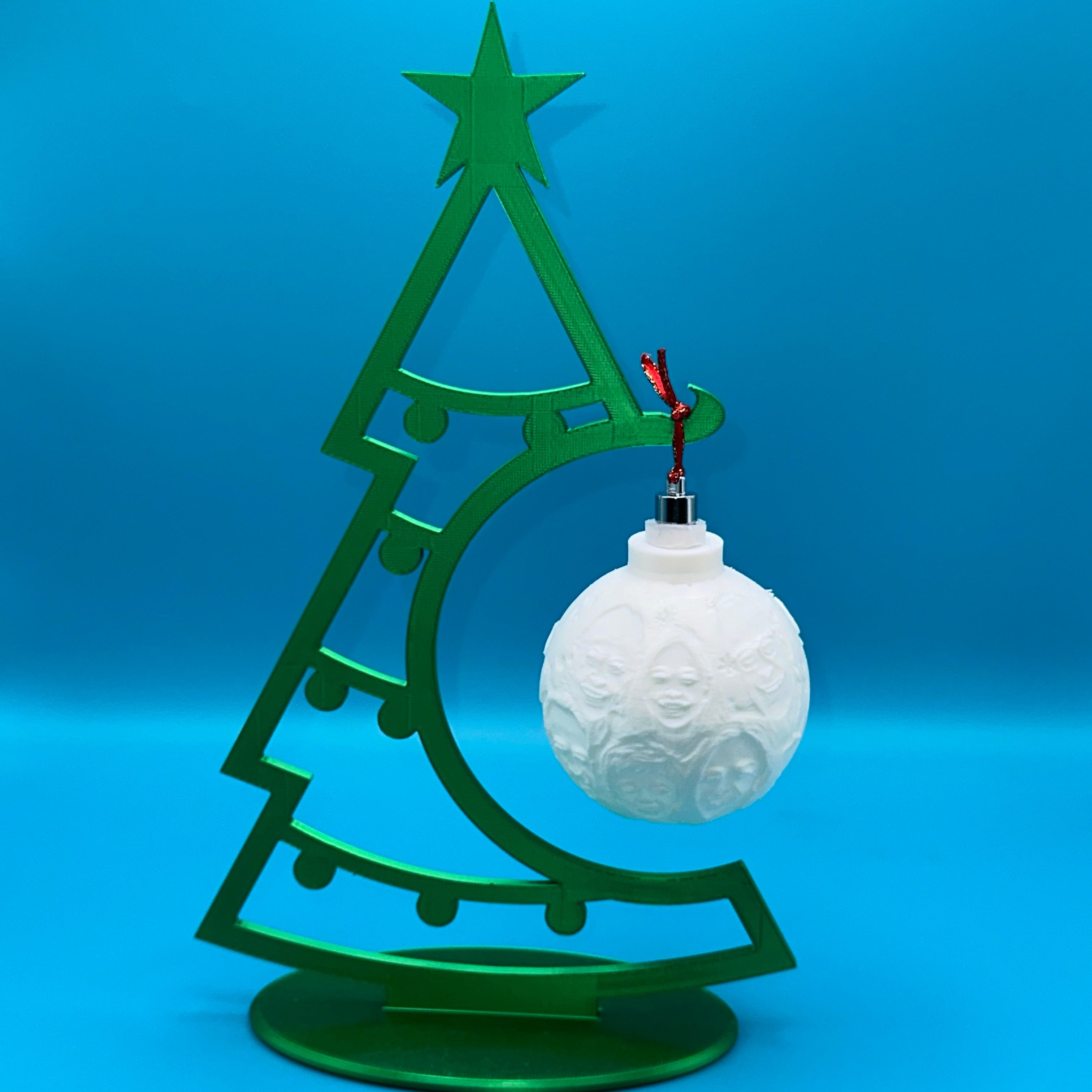 Conjunto navideño personalizable, con litofanía impresa en bola.